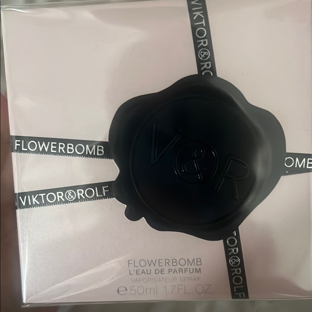Viktor & Rolf Flowerbomb Perfume in Black and Pink